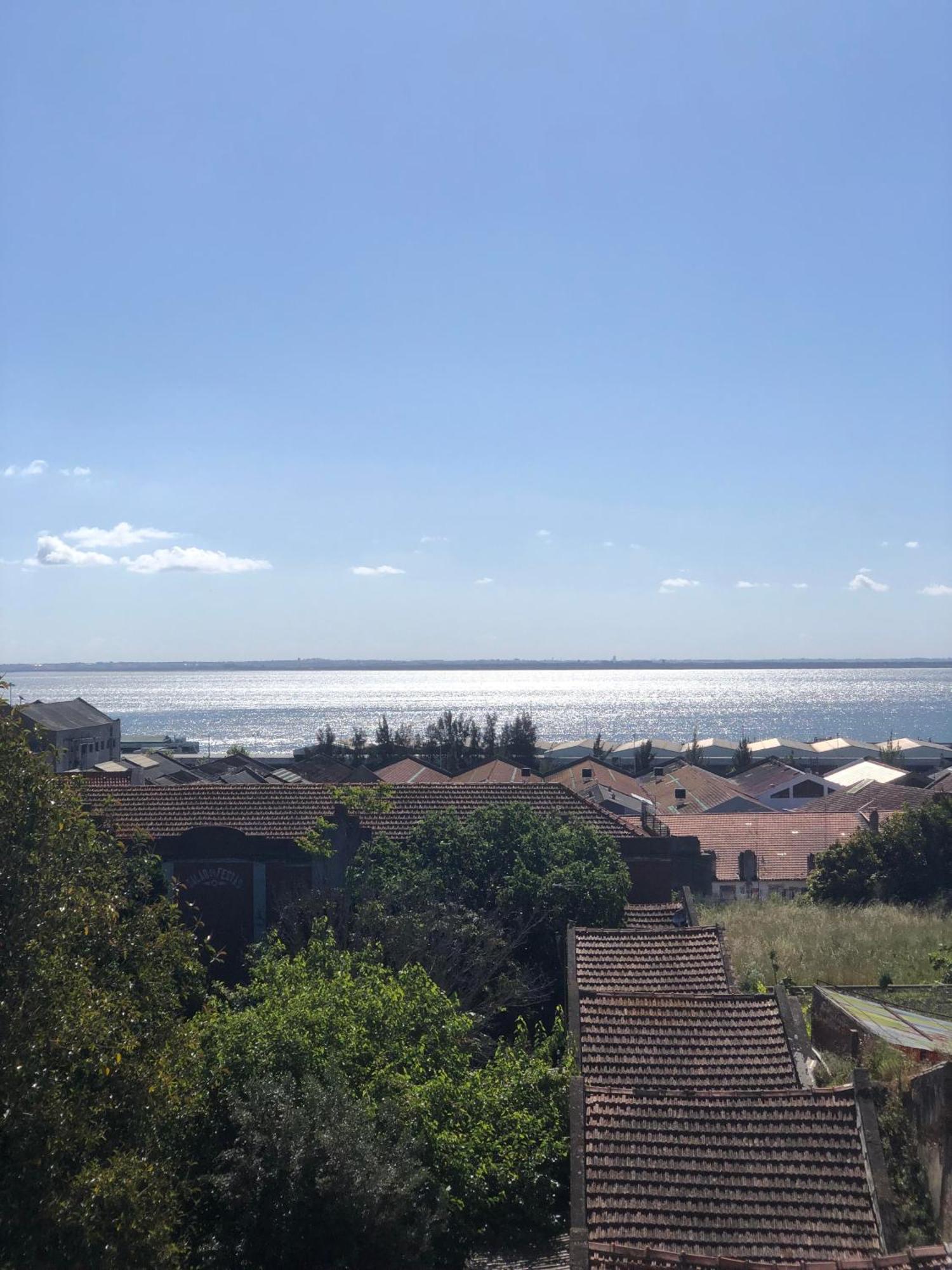 Отель Quarto Com Vista Do Rio Tejo Лиссабон Экстерьер фото